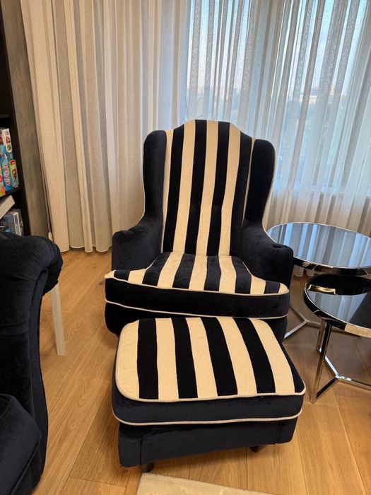 Fotoliu confortabil cu taburet – model deosebit, stare foarte bună