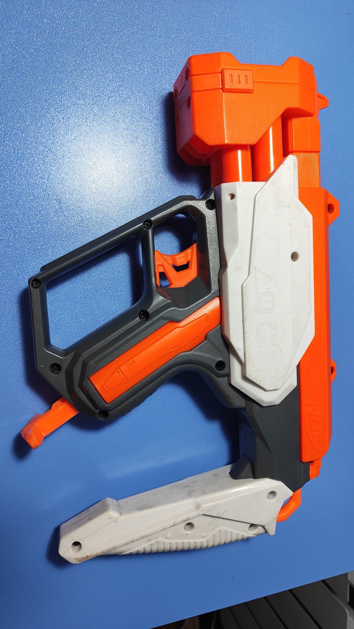 Продам игрушечный пистолет NERF в комплекте 4 пульки