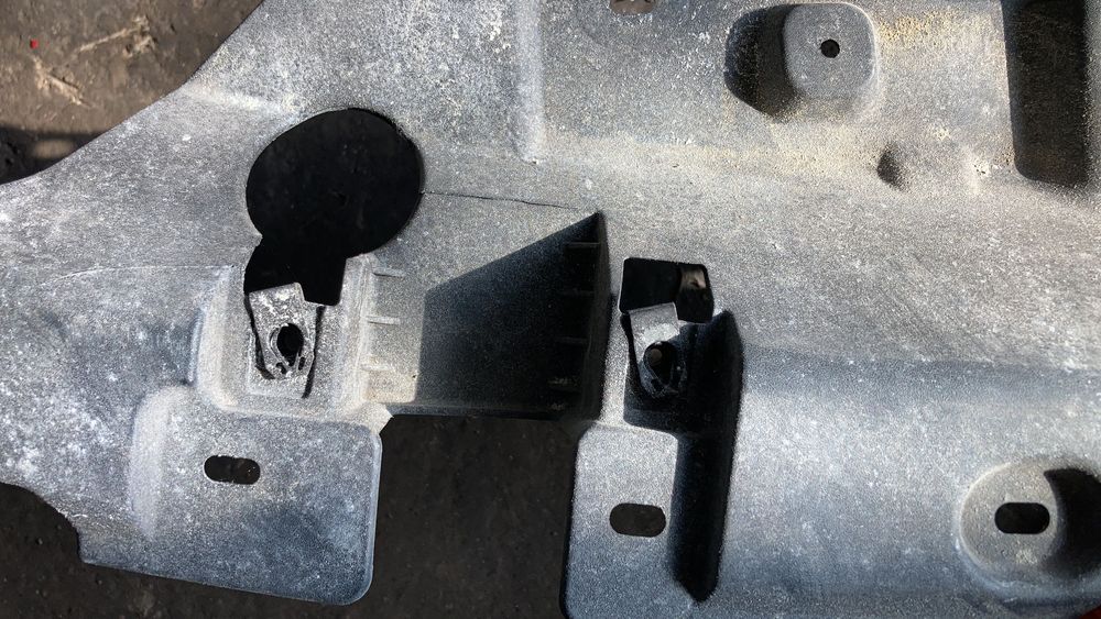Grila calandru Ford kuga 2 2013 - 2016 
Grila superioara bara fata
