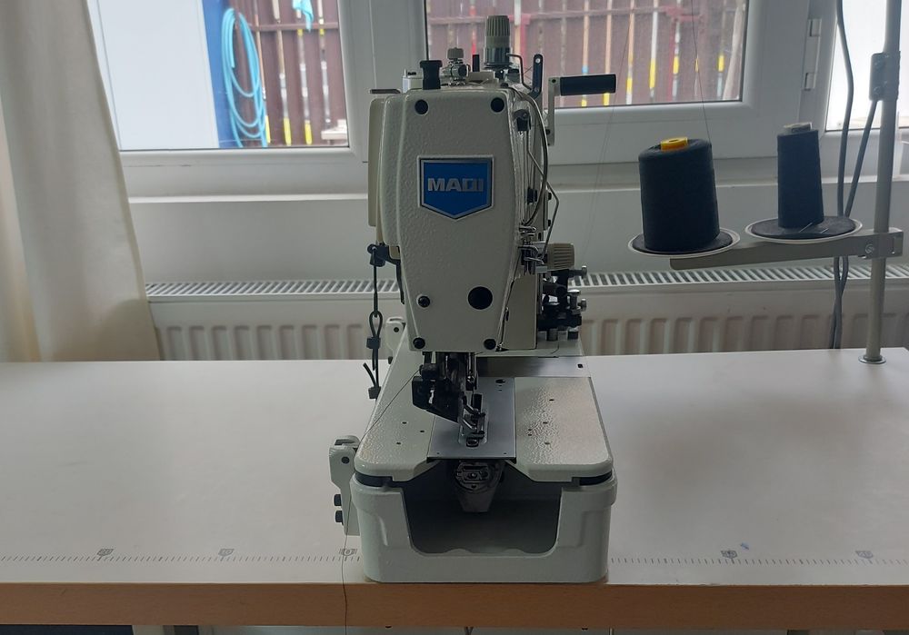 Masina de cusut butoniera usoara cu motor direct drive