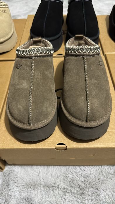 Vand ugg marimea 36, 37, 38 pe culoarea crem, maro si negru