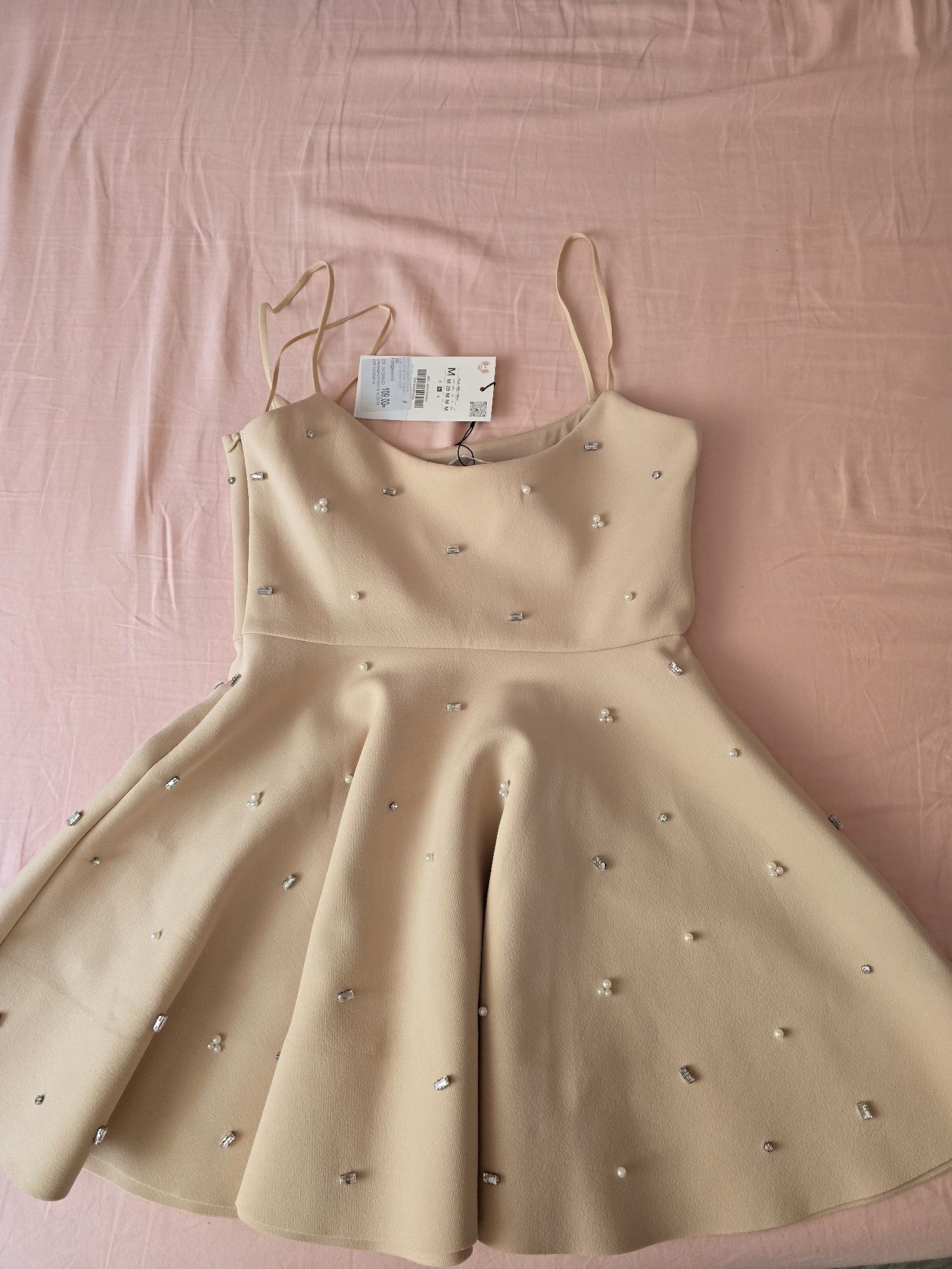 Къса обемна рокля с камъчета Zara