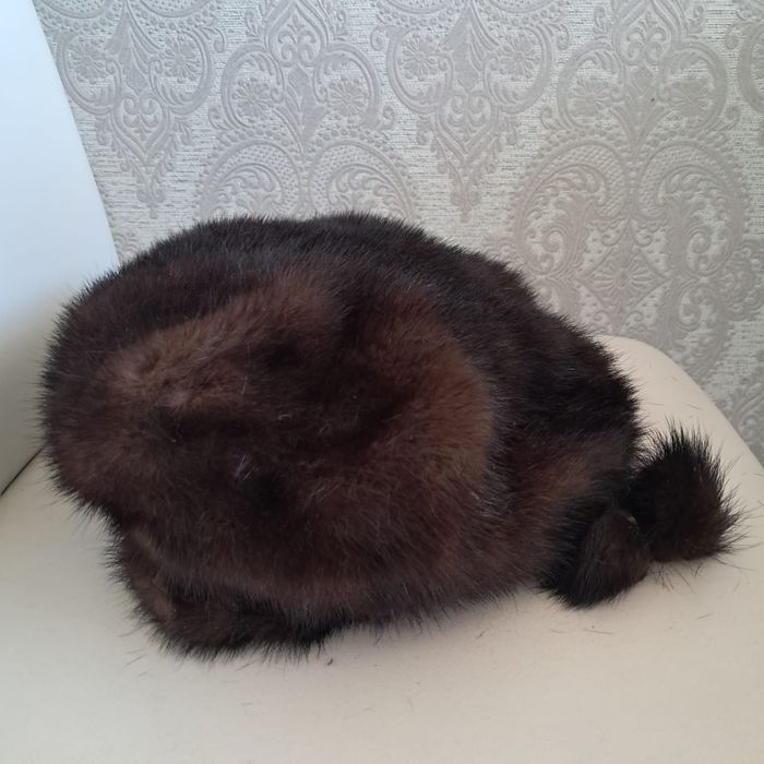 Продам женскую норковую шубу и шапку