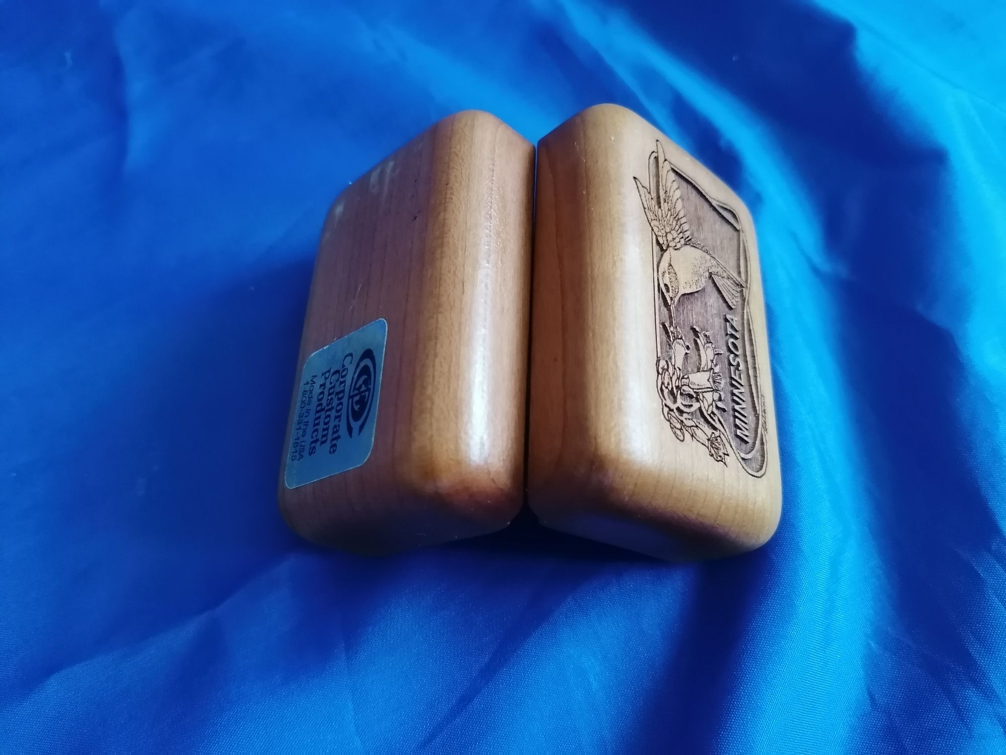 Cutie de bijuterii Americana din lemn de cires cu Pasărea Colibri.