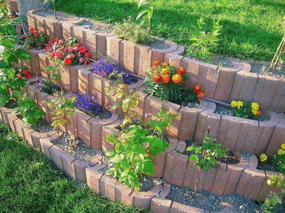 Jardiniere din beton pentru grădină