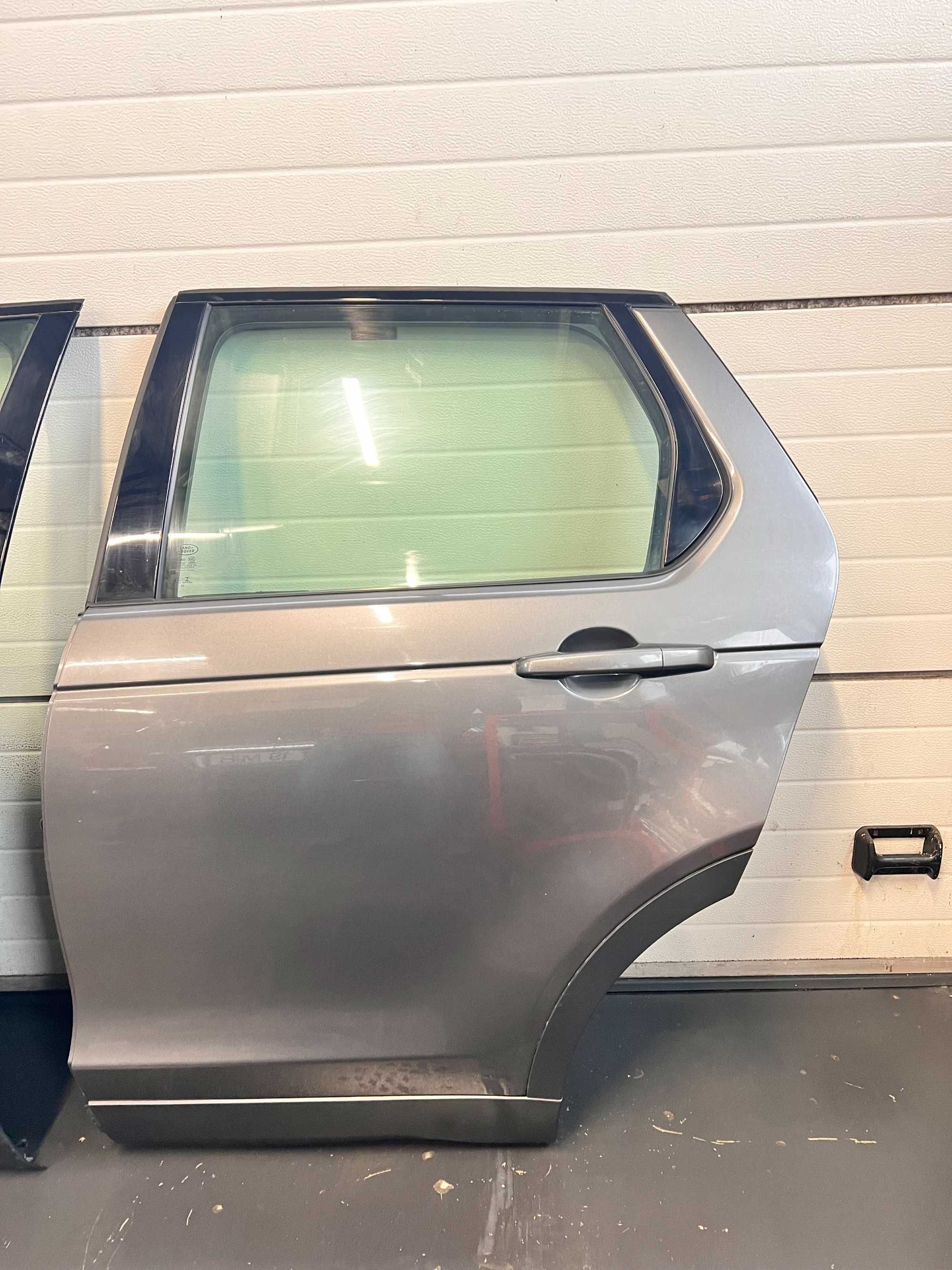 Usa stanga fata spate Range Rover Discovery Sport 2014+