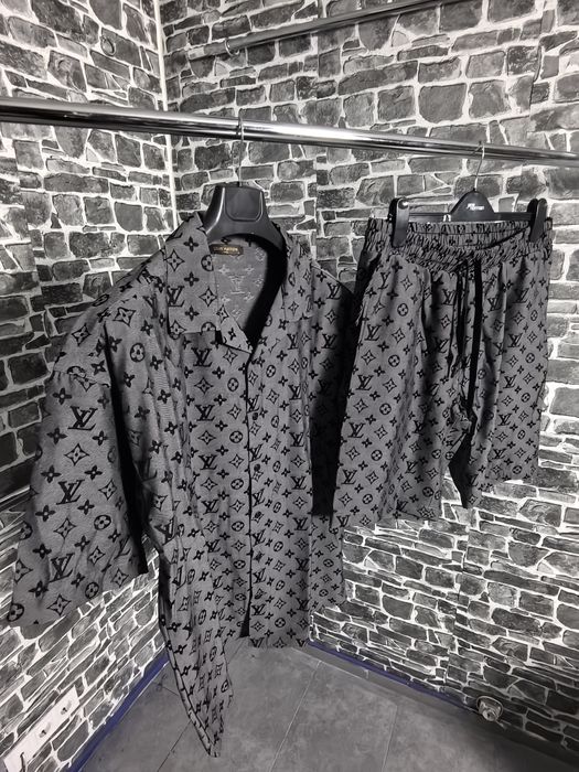 Luis Viton летен екип с яка