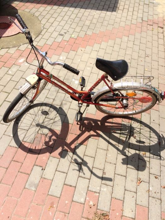 Bicicleta roti pe 24, are 3 viteze in butuc:200 lei