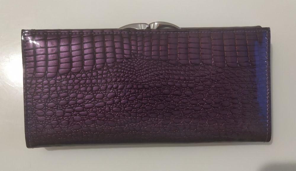 Кошелек кожаный фирменный