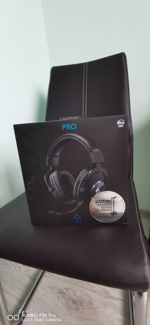 Logitech G PRO X + Поставка за слушалки