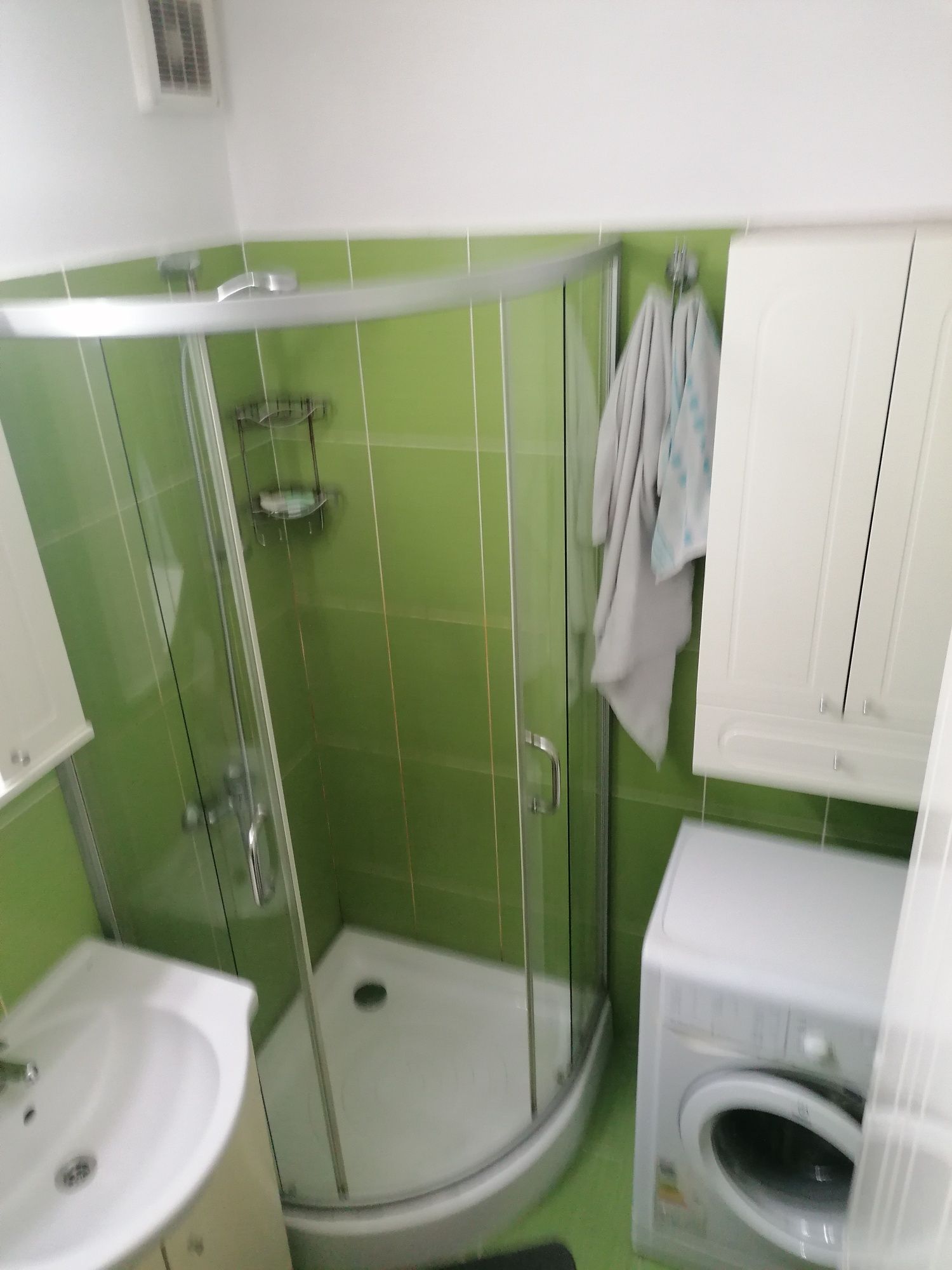 Închiriez garsoniera