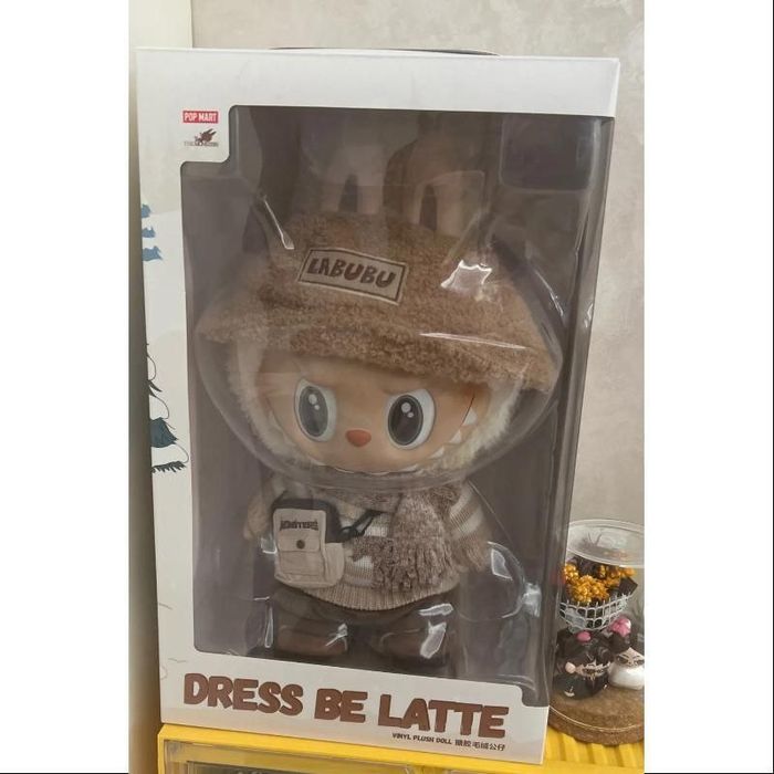 Колекционерска кукла Labubu DRESS BE LATTE, лимитирана серия, 40 см