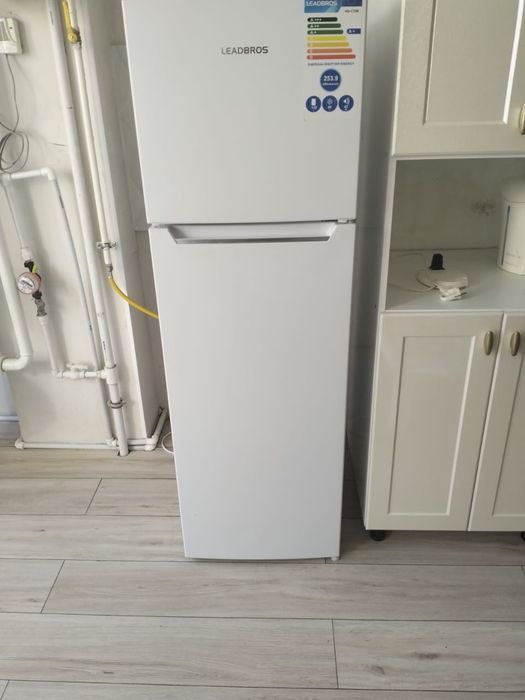 Холодильник двухкамерный Leadbros HD-172S
