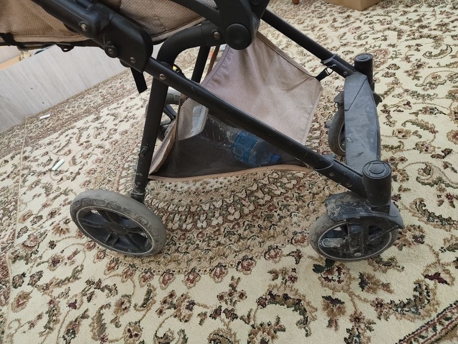 Продам детскую прогулочную коляску