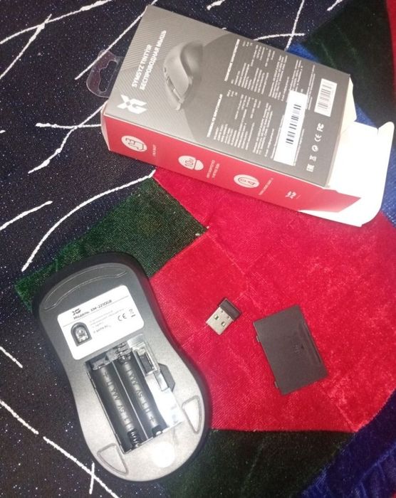 Продам безпроводную мышь новая.