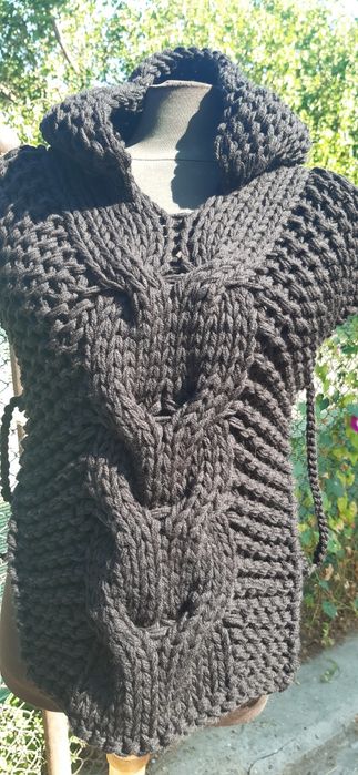 Ръчно изплетено детско пончо