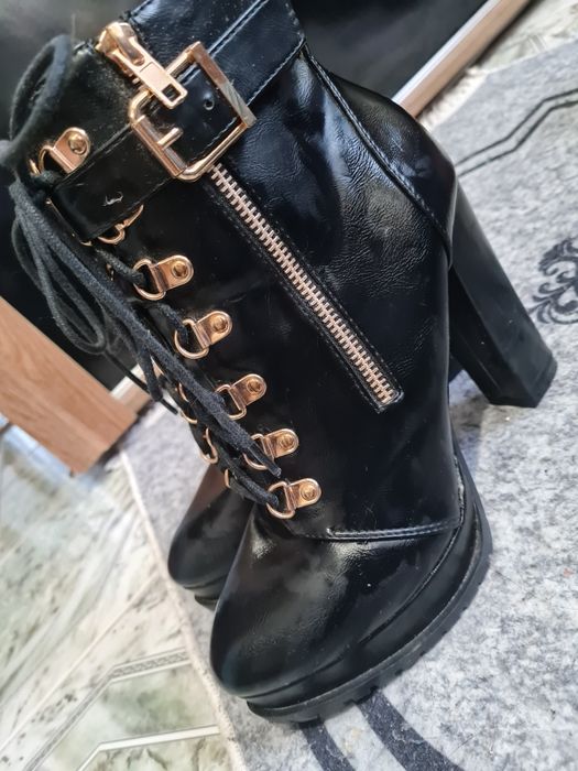 Дамски кожени черни боти