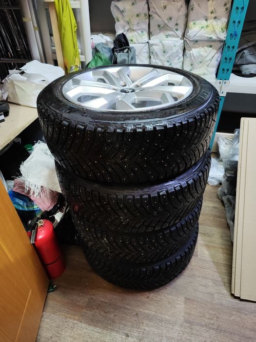 Продам комплект шин MICHELIN ICE NORTH 4 с дисками и датчиками!