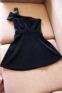 Дизайнерска черна рокля от кадифе с едно рамо