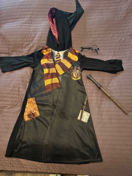 Costum Harry Potter cu ochelari si bagheta .  5-6 ani 110-116