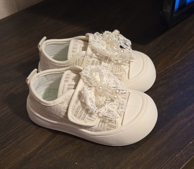 Нови обувки за повод номер 26