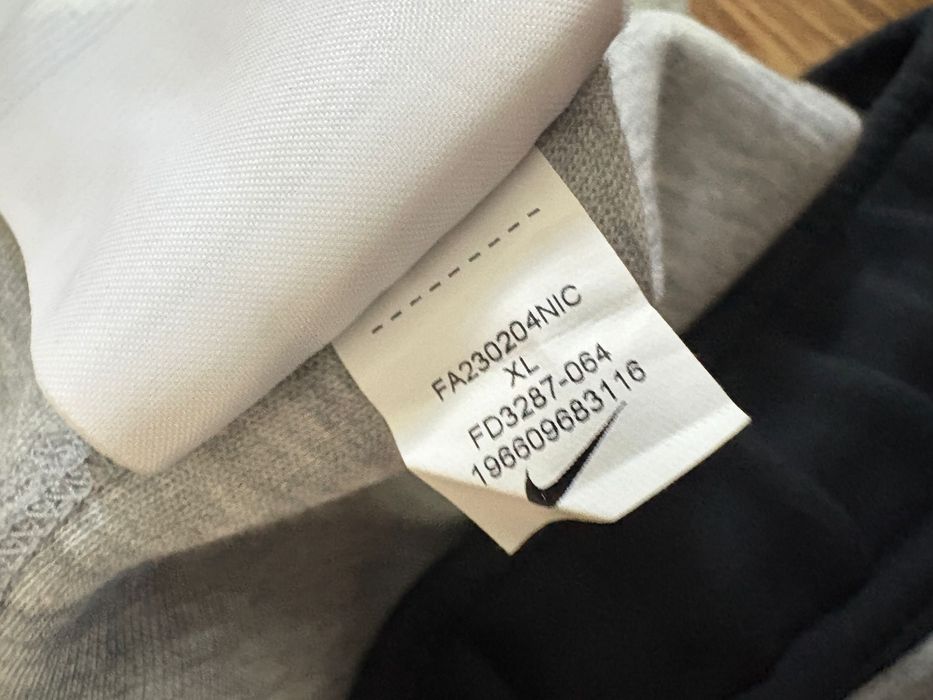 vand pantaloni gri tech impecabili