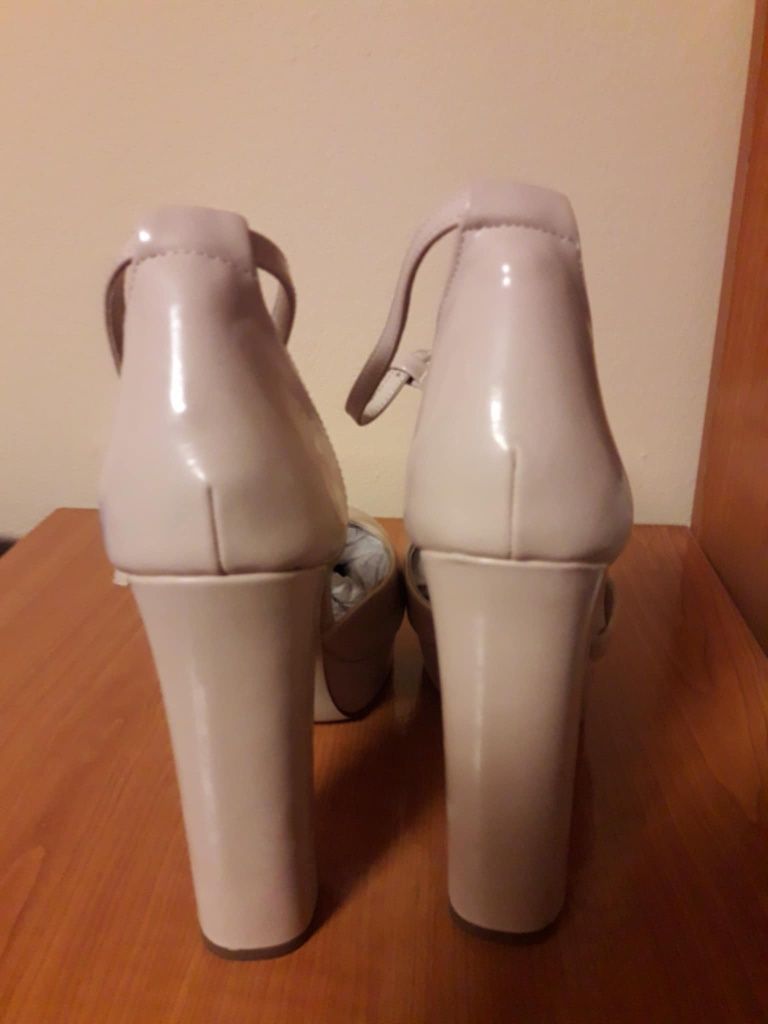 Pantofi nude de damă marimea 38
