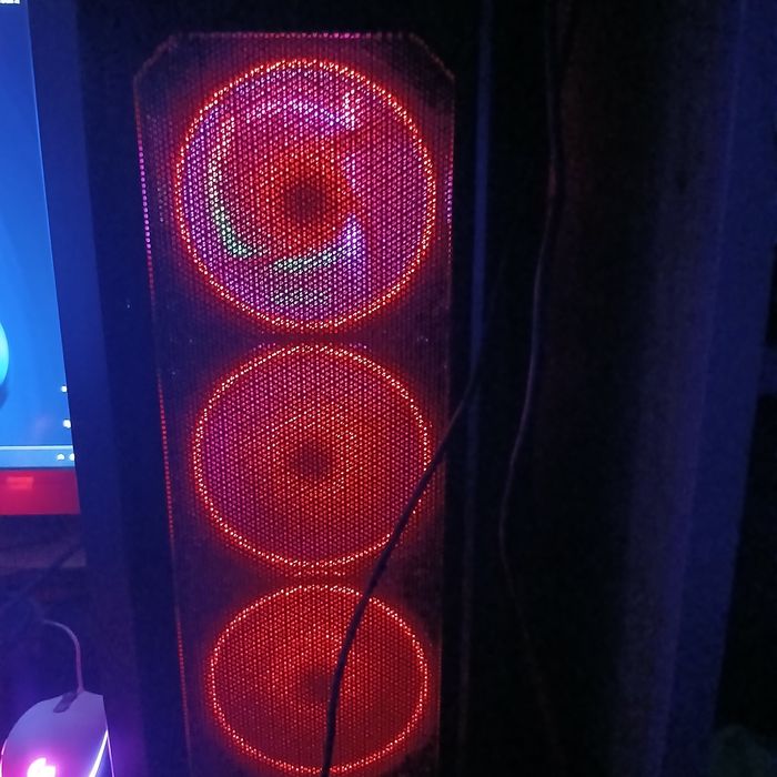 Pc gaming vand sau schimb.