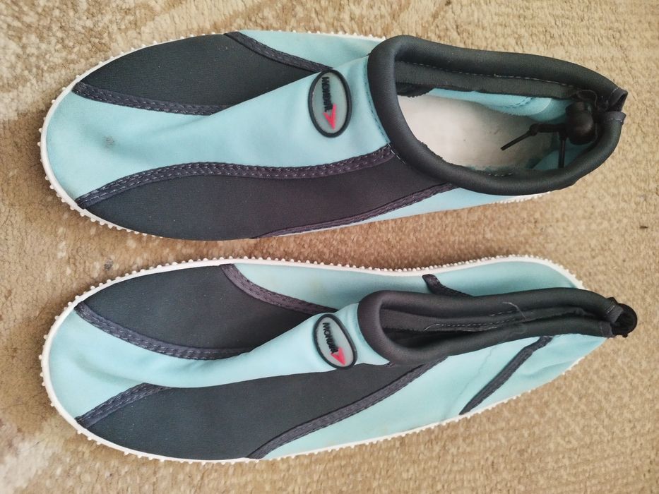 Продам обувь для бассейна