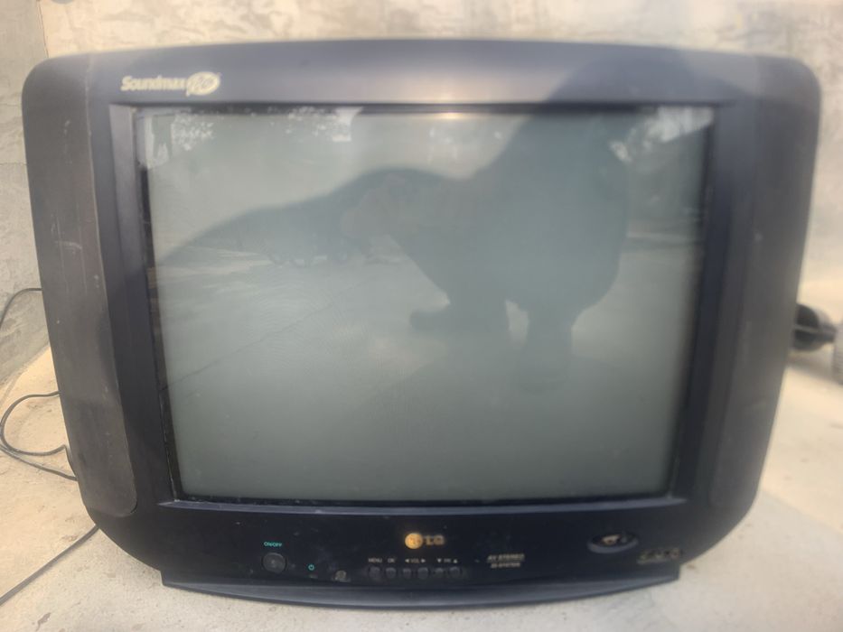 LG telivizor sotiladi ideal ishlidi