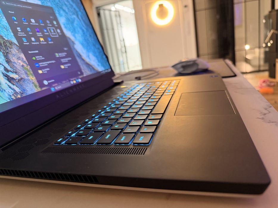 Laptop Alienware m17 r2