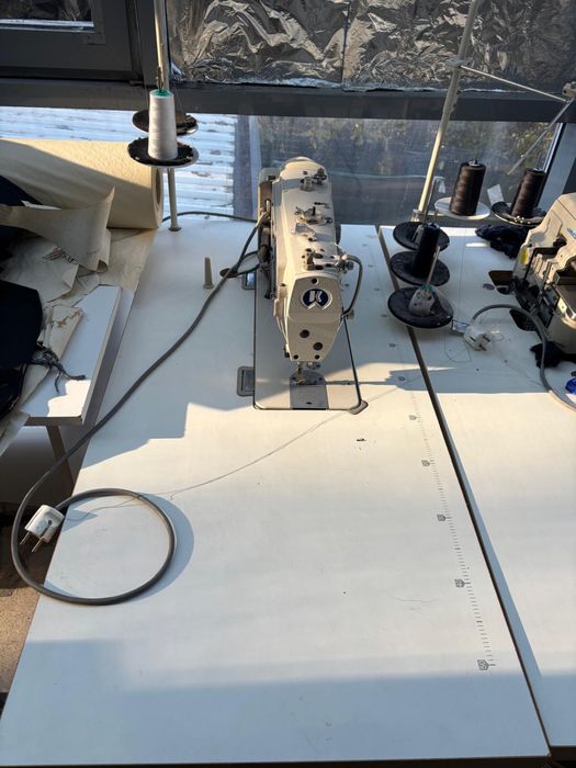 Vand masina de cusut si masina de surfilat