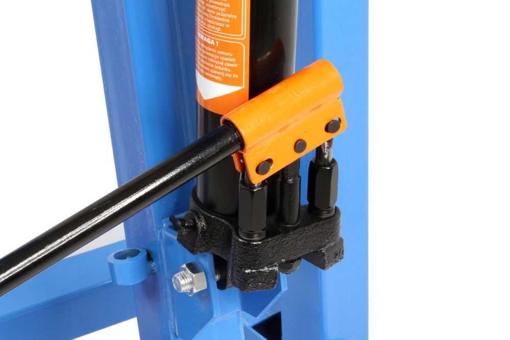 Крик за двигатели тип “Жираф” 2000 кг.  САТА