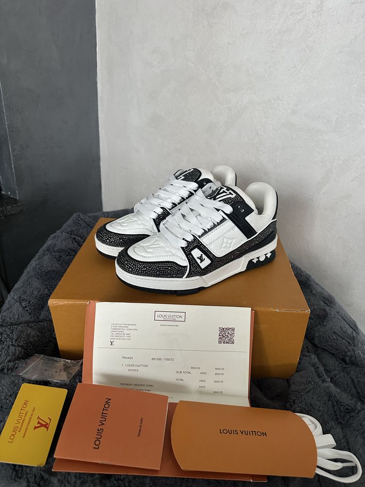 Louis Vuitton LV Trainers White Black