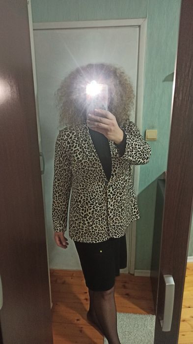 Продавам дамско сако, размер XL
