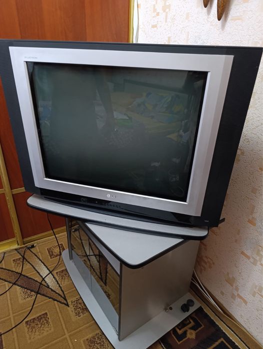 Телевизор с тумбой