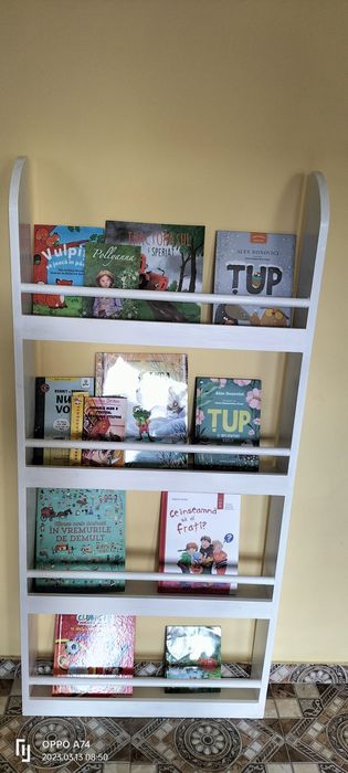Biblioteca lemn masiv tip Montessori pentru copii