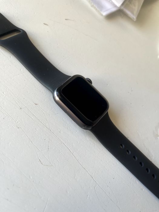 Apple Watch Series 6 GPS 40mm Space Gray OLED Blood Oxygen Heart Rate