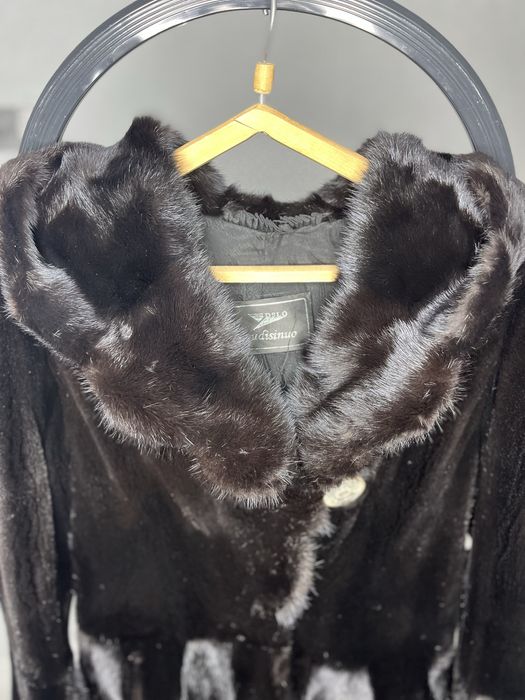 Продаю норковую шубу длинную в королевском стиле