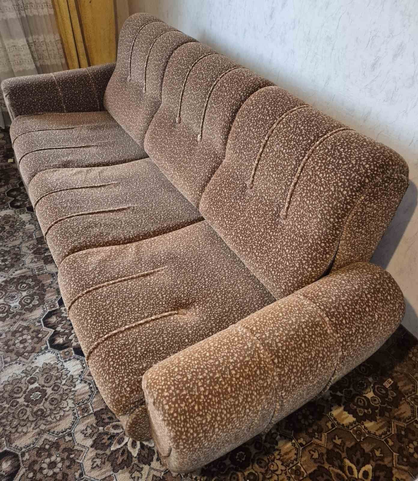 Разтегателен диван