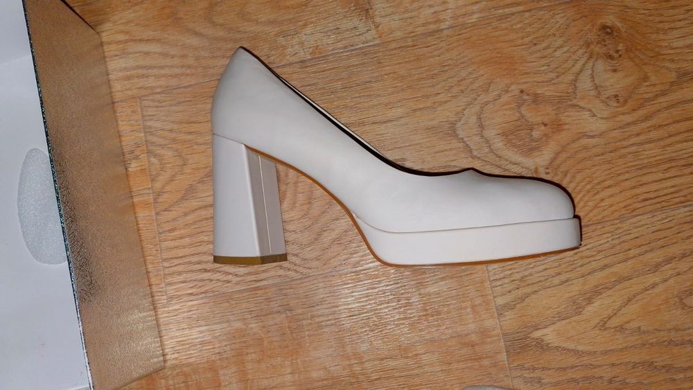 Туфельки бежевые