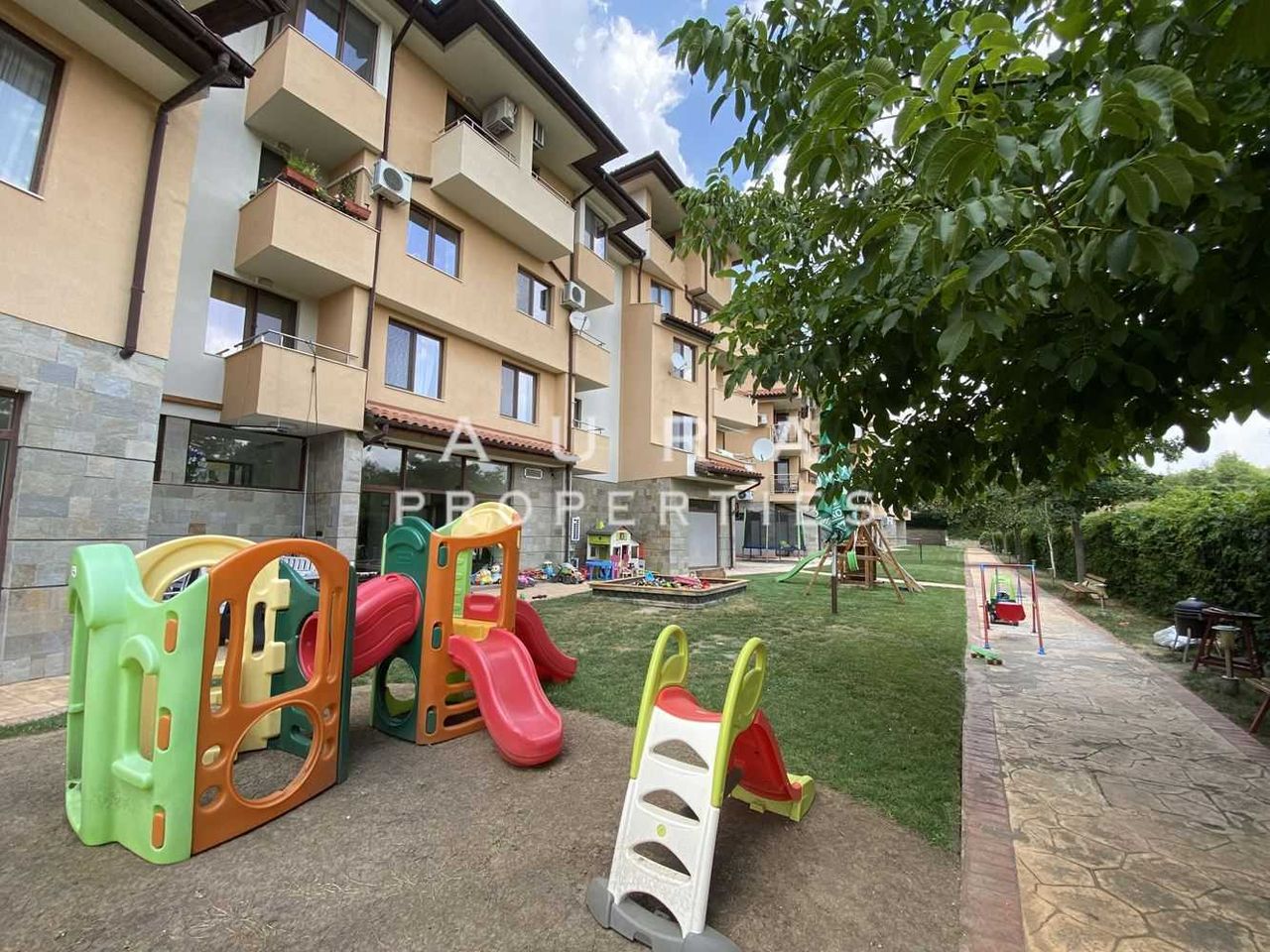 Продава се Тристаен апартамент в Разград, Васил Левски - 103 кв.м за 1065 €/кв.м - Снимка #3