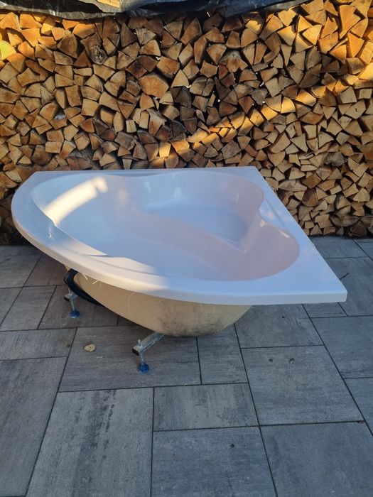 Vând cada pe colț,dimensouni 139/139.Impecabila,fără mască