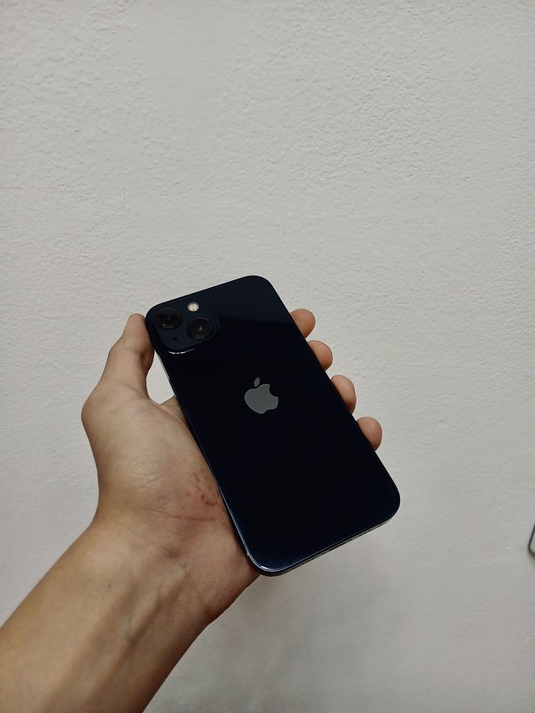 iPhone 13.
