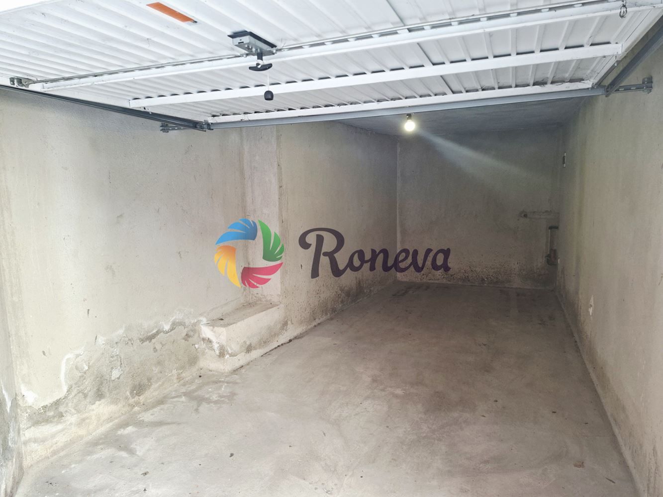 Партерен гараж в района на Централна поща