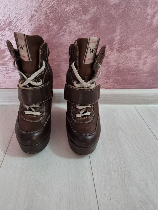 Vand ghete dama din piele