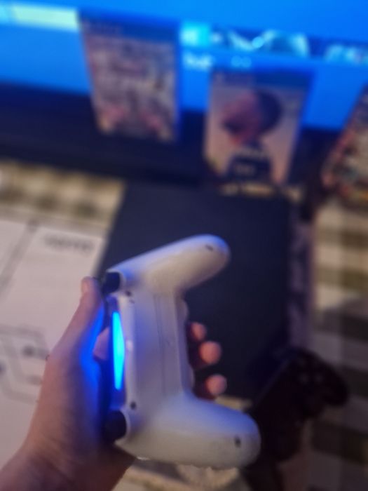 ps4 slim 512 gb 2 manete