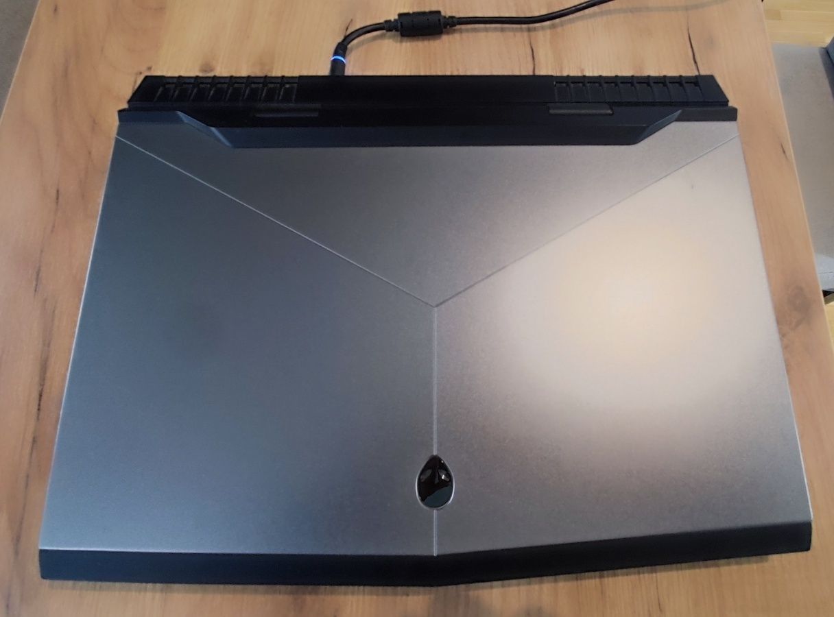 Alienware R4 17 GTX 1070 DDR5 8GB i7-7700HQ 2.8GHz 250SSD+1TB