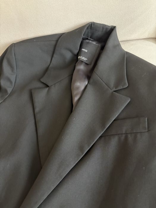 Късо право сако MANGO