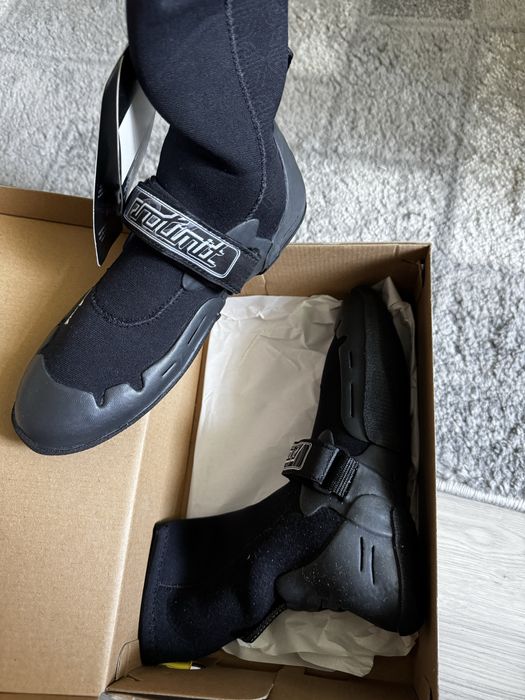 Papuci de neopren pentru sporturi acvative!